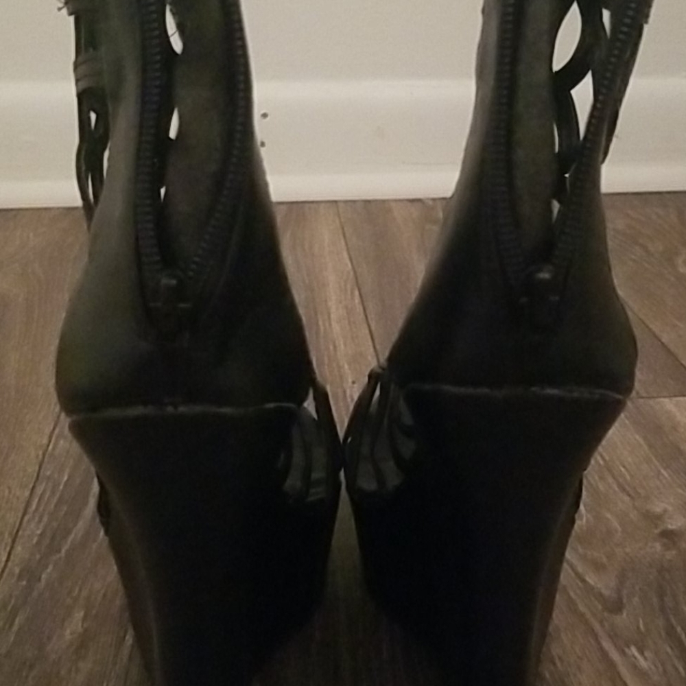 Shoes - Picture 3 of 3